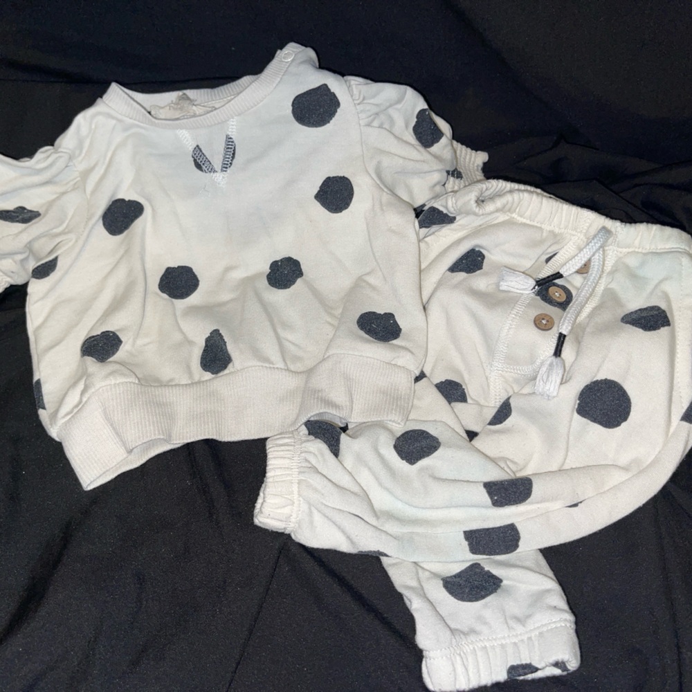 Jessica Simpson Polka Dot infant set  - Black and White